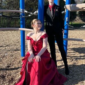 Elegant Red Off-Shoulder Evening/Prom Gown